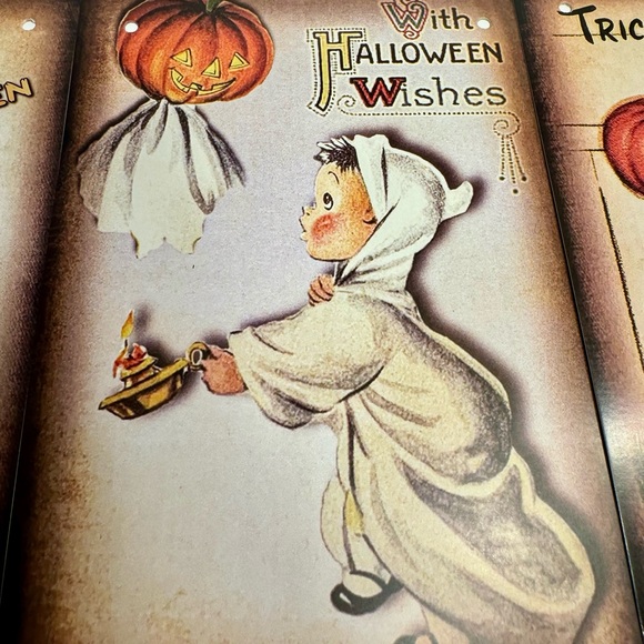 Six paper cardboard Halloween signs featuring vintage style retro sartwork. - Picture 3 of 11